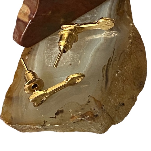 🎈Sale 🎈2 for $10 NWOT golden arrow post earrings slide backs fall fashion - Picture 3 of 5